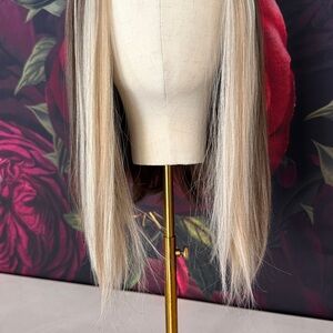 Chelsey Smith synthetic wig.